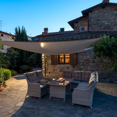 Casa Paggetti 8, Emma