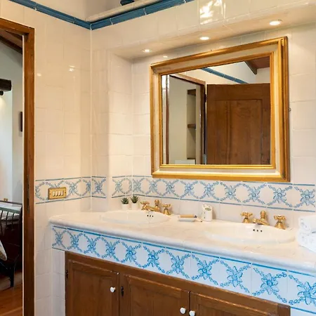 Casa Paggetti 8, Emma
